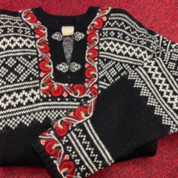 Norway Black and Red Crewneck Sweater - Picture 3 of 7